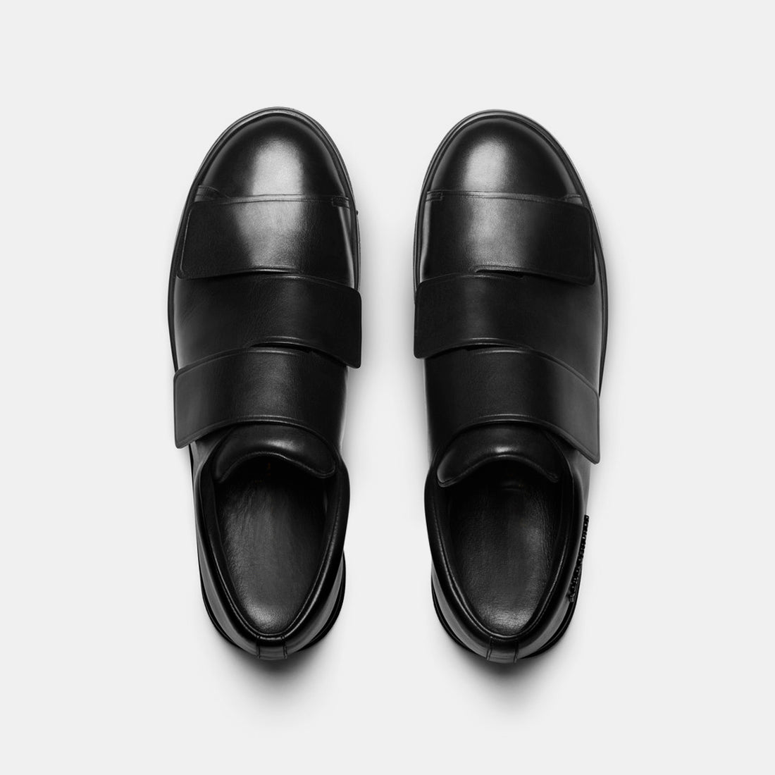 黒革の靴